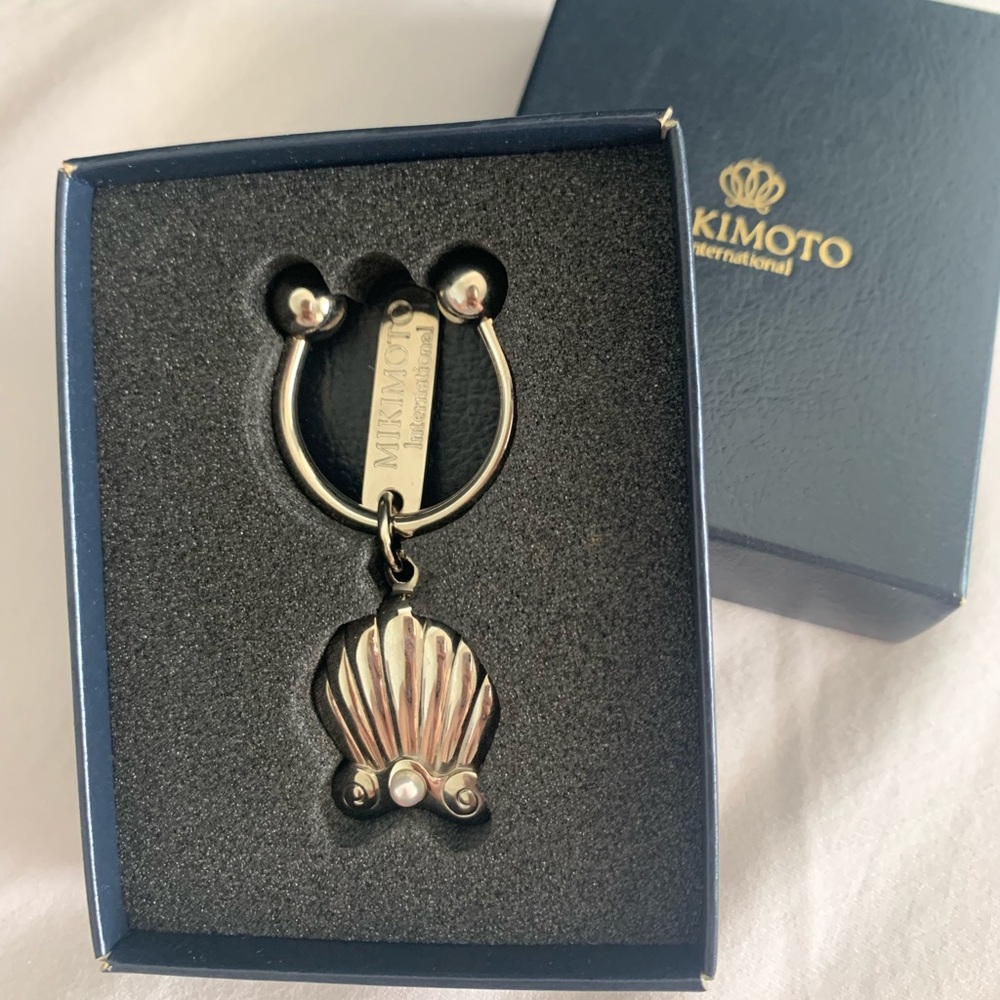 Mikimoto pearl shell key ring holder